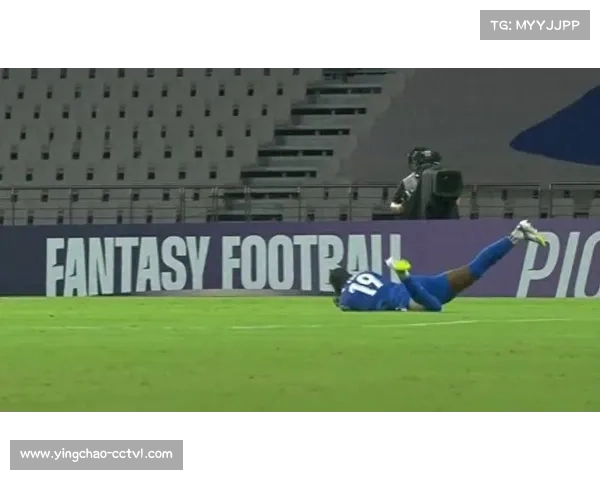 埃弗顿基恩禁区内解围引发争议，主裁判未判罚点球