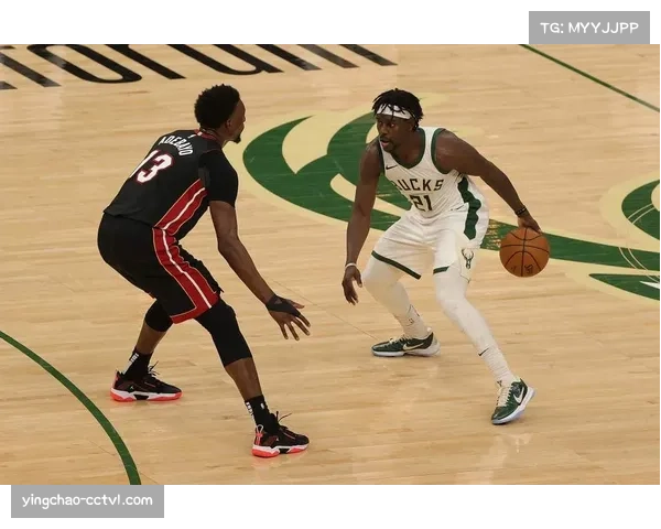 特写：阿德巴约连续三次成功防下挡拆，与场边斯波教练击掌。